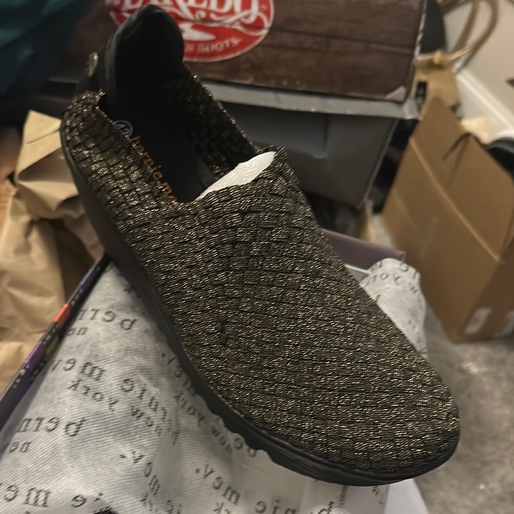 bernie mev. Black and Gold Shimmer Woven Wedges